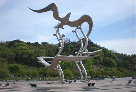 制作不銹鋼雕塑的流程有哪些？其加工的注意事項(xiàng)你了解嗎？